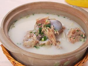 怎么熬骨頭湯?豬骨湯的做法