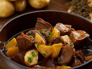 牛肉燉土豆怎么做好吃?牛肉燉土豆的做法