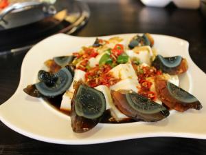 皮蛋豆腐怎么做好吃?皮蛋豆腐的做法