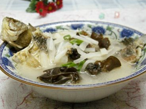 鯽魚燉百合的做法-有助睡眠的食譜推薦