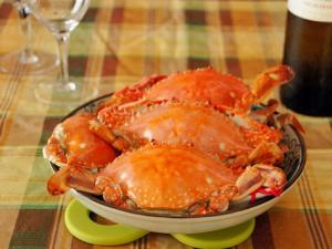 清蒸螃蟹的做法-清蒸螃蟹時(shí)可以加些紫蘇葉