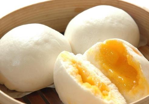 正宗蛋黃流沙包的做法是什么?流沙包奶黃包哪個好吃?