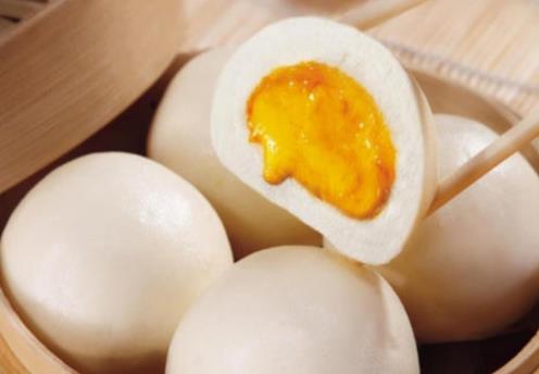 正宗蛋黃流沙包的做法是什么?流沙包奶黃包哪個好吃?