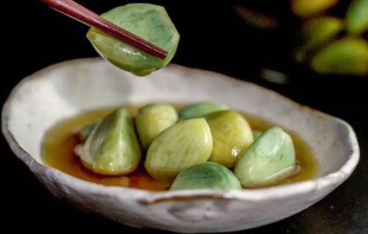 臘八蒜是用白米醋還是紅米醋?臘八蒜用煮過的醋好還是不煮的好