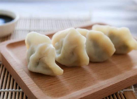 下凍餃子怎么才能不爛?蒸餃子放什么才不粘