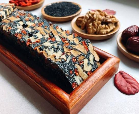 阿膠糕做好放冰箱冷卻還是自然冷卻?阿膠糕做好了有點軟怎么辦