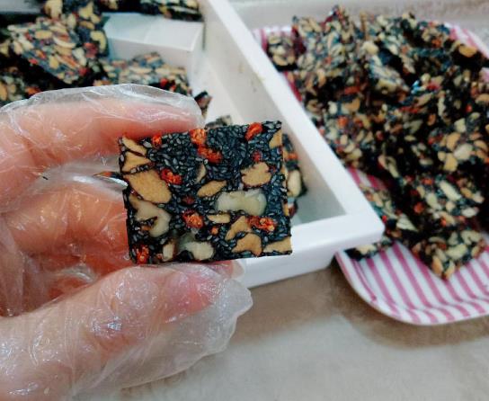 阿膠糕冷卻3個小時可以切嗎?阿膠糕做好后等吃的時候再切開可以嗎