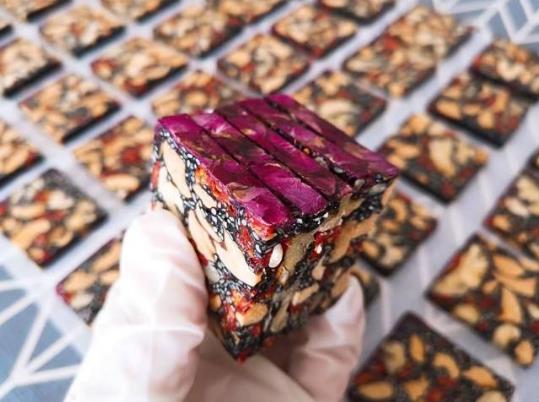 阿膠糕做好后什么時候切好?阿膠糕做好后要自然冷卻還是放冰箱