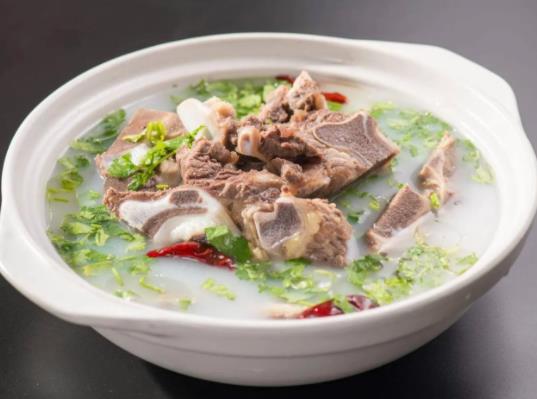 骨頭湯白色的是脂肪嗎?骨頭湯熬多久可以變奶白色