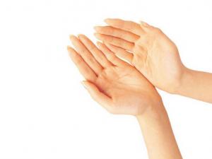 手腳出汗是什么原因？手腳出汗怎么治療