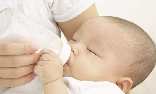 寶寶沒喝完的奶 是扔掉還是繼續喝