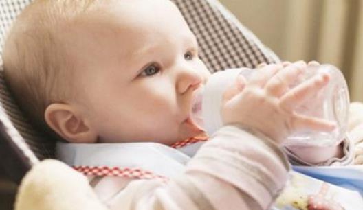 寶寶喝奶粉上火是怎么回事?原來是沖調(diào)奶粉出問題