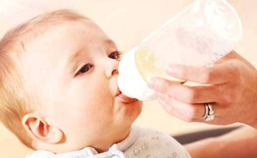 寶寶喝奶粉上火是怎么回事?原來是沖調(diào)奶粉出問題
