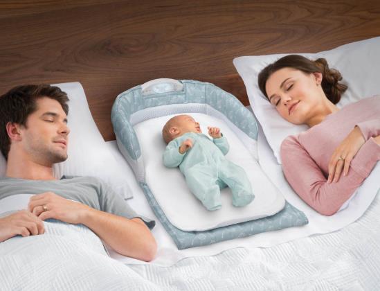 嬰兒頭皮有一圈顏色不一樣是怎么回事?新生兒滿月脫發正常嗎