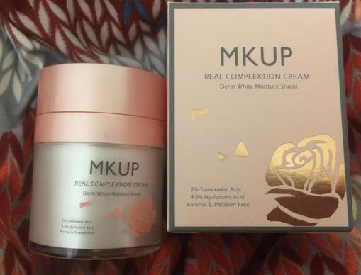 臺灣必買十大單品彩妝排名,Solone眼影、mkup素顏霜都很好