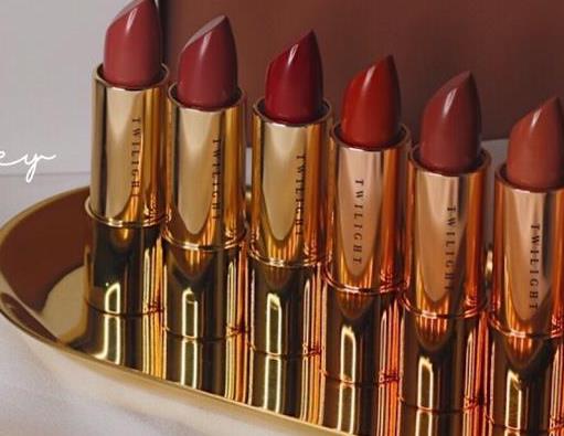 臺灣必買十大單品彩妝排名,Solone眼影、mkup素顏霜都很好