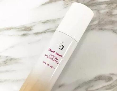 臺灣必買十大單品彩妝排名,Solone眼影、mkup素顏霜都很好