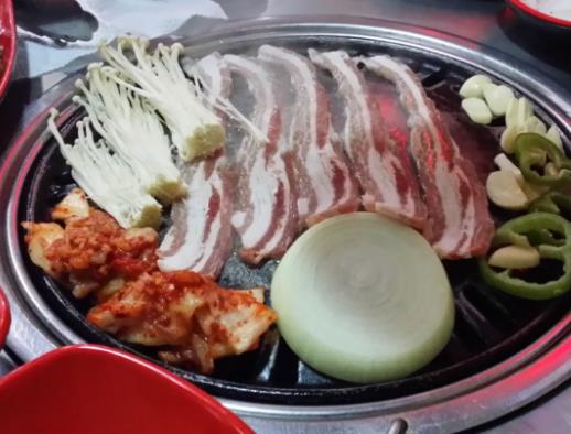 十大沈陽西塔美食排名,辣炒年糕回味無窮,牛窩骨湯營養豐富