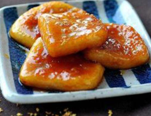 江漢路步行街必吃美食,涂記油酥餅很火爆,雙魚島烤魚鮮嫩不油膩