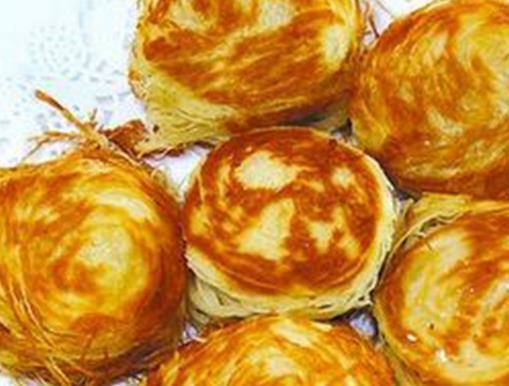 江漢路步行街必吃美食,涂記油酥餅很火爆,雙魚島烤魚鮮嫩不油膩