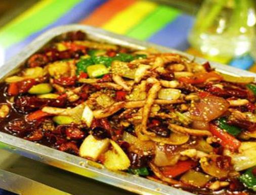 江漢路步行街必吃美食,涂記油酥餅很火爆,雙魚島烤魚鮮嫩不油膩