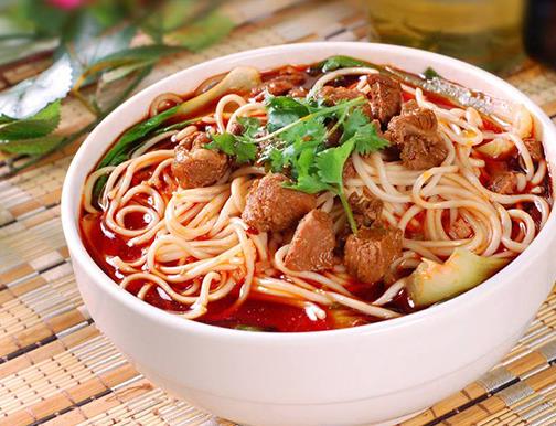 江漢路步行街必吃美食,涂記油酥餅很火爆,雙魚島烤魚鮮嫩不油膩