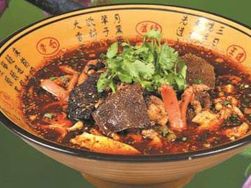 江漢路步行街必吃美食,涂記油酥餅很火爆,雙魚島烤魚鮮嫩不油膩