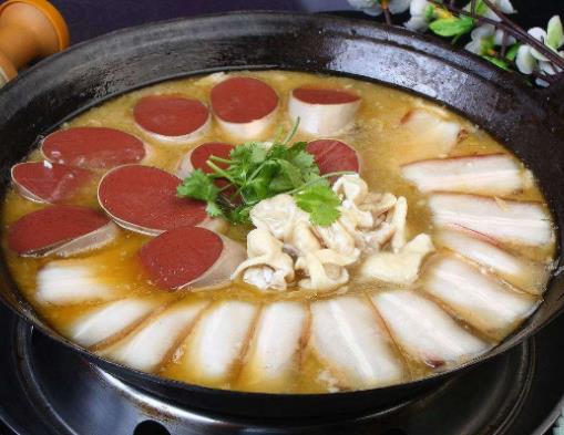 沈陽十大名吃排名,熏肉大餅酥脆可口,小雞燉蘑菇營養豐富