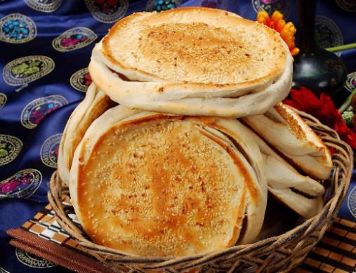 沈陽十大名吃排名,熏肉大餅酥脆可口,小雞燉蘑菇營養豐富