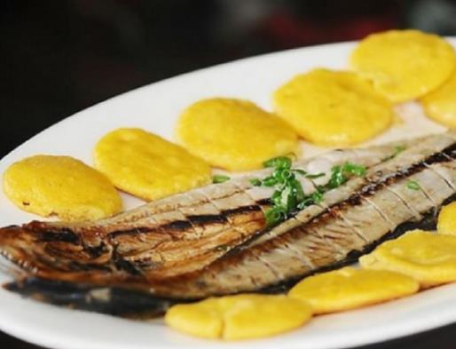 沈陽十大名吃排名,熏肉大餅酥脆可口,小雞燉蘑菇營養豐富