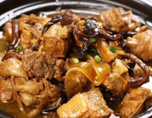 沈陽十大名吃排名,熏肉大餅酥脆可口,小雞燉蘑菇營養豐富