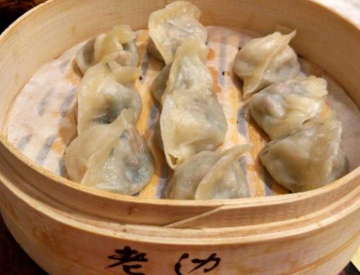 沈陽十大名吃排名,熏肉大餅酥脆可口,小雞燉蘑菇營養豐富