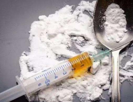 世界十大毒品排行榜,海洛因會導致人格分裂,冰毒能損害器官