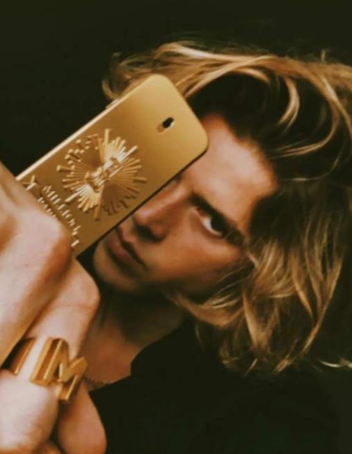 十大男士香水品牌排行榜,香奈兒蔚藍、愛馬仕大地男士香水很暢銷