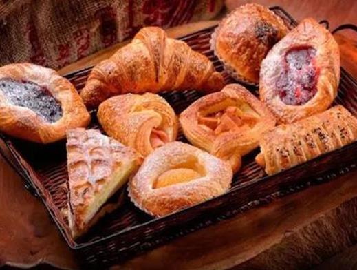 容易引起孕婦流產的東西,菠蘿會引起孕婦中毒,生大蒜易引起腹瀉