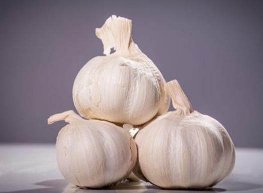 容易引起孕婦流產的東西,菠蘿會引起孕婦中毒,生大蒜易引起腹瀉