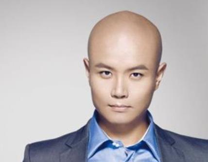 中國(guó)不留頭發(fā)的十大明星排行 陳佩斯1954年2月1日出生于長(zhǎng)春