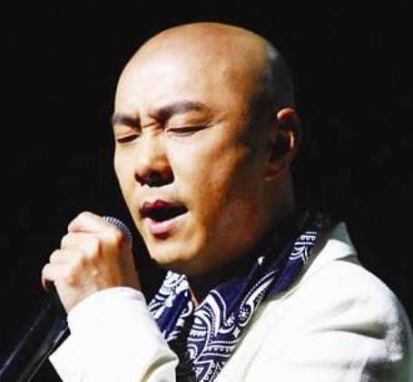 中國(guó)不留頭發(fā)的十大明星排行 陳佩斯1954年2月1日出生于長(zhǎng)春