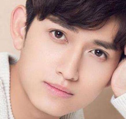 人氣暴漲的七大明星排行 張一山憑借《家有兒女》中“劉星”一夜成名