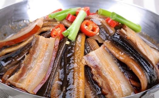 吃黃鱔魚(yú)有什么好處?黃鱔的營(yíng)養(yǎng)價(jià)值與功效