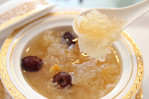 如何挑選銀耳?食用銀耳的注意事項(xiàng)