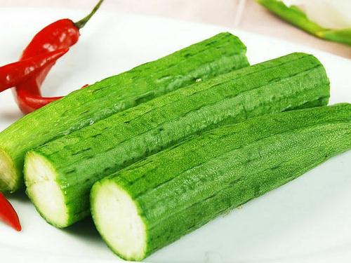 如何挑選好的絲瓜?絲瓜選購技巧“外皮細嫩有彈性為好”