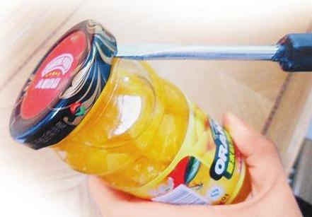 玻璃罐頭瓶蓋打不開怎么辦?熱水泡一泡20秒輕松啟開罐頭瓶蓋