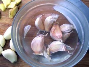 大蒜皮怎么剝更容易?巧剝蒜皮的小妙招
