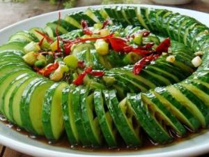 黃瓜怎么吃更有營養(yǎng)?黃瓜的營養(yǎng)搭配食譜