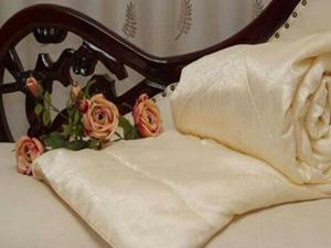 蠶絲被如何清潔保養(yǎng)？蠶絲被的好處