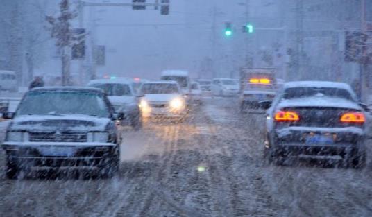 雨霧中行車應減速