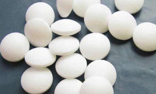 樟腦丸可以殺蟑螂嗎?樟腦丸有毒嗎?