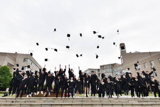 大學談戀愛花錢多嗎?大學開學帶2000夠不夠?