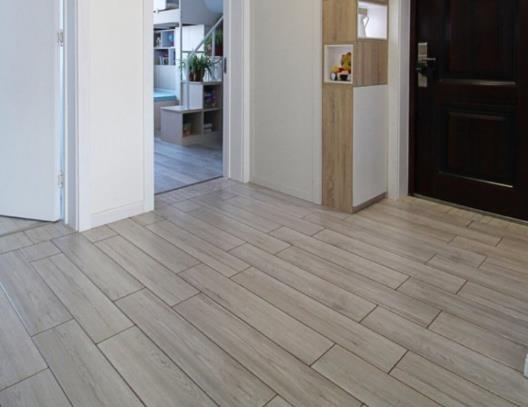 木地板有點空鼓怎么處理最省事?木地板之間的縫隙怎么填